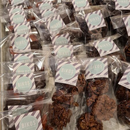 Almendra cubierta de chocolate