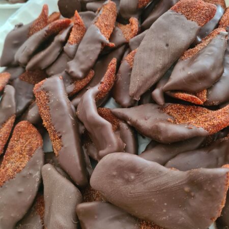 Mango enchilado con chocolate